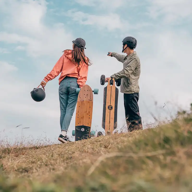 Gamme Evolve skateboards électriques SAV local France